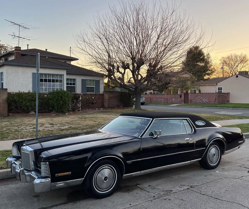 Lincoln Continental Mark IV