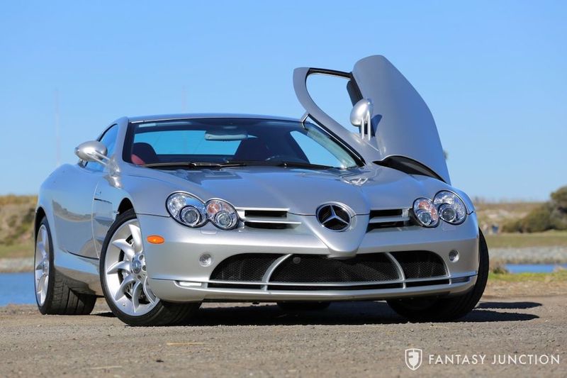 Mercedes-Benz SLR McLaren - Gullwing Doors