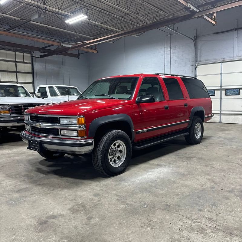 Chevrolet Suburban 2500