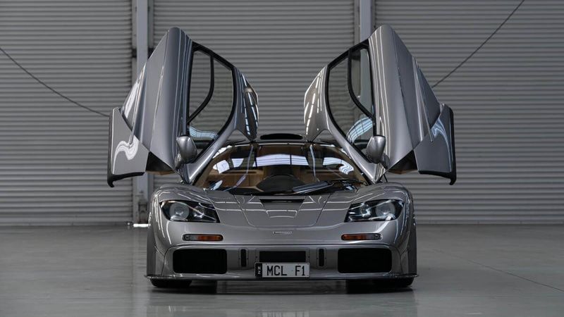 McLaren F1 - Butterfly Doors