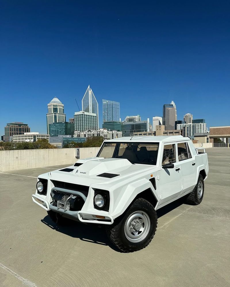 Lamborghini LM002