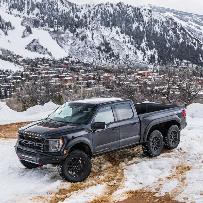 Hennessey VelociRaptor 6x6