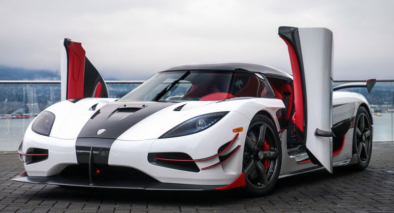 Koenigsegg Agera - Dihedral Synchro-Helix Doors