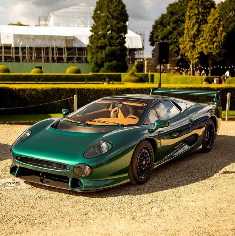 Jaguar XJ220