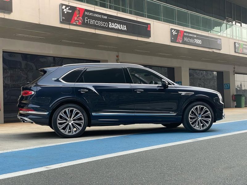 Bentley Bentayga Extended Wheelbase