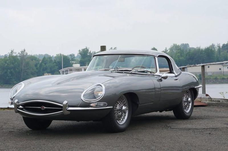 Jaguar E-Type (1961–1975)