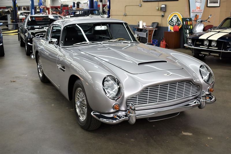 Aston Martin DB5 (1963–1965)