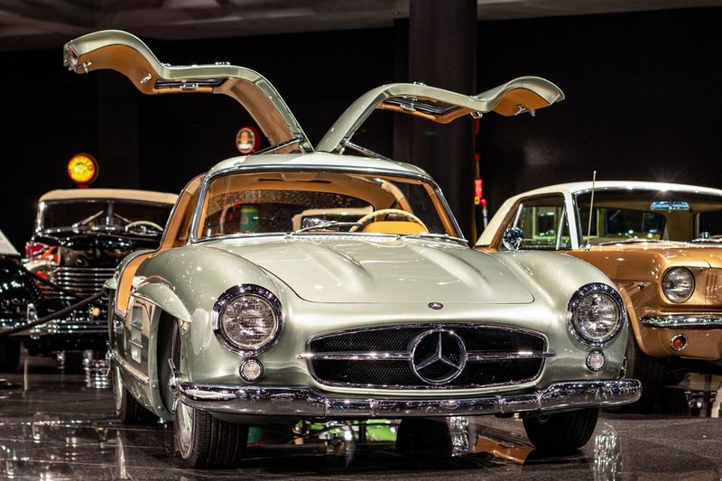 Mercedes-Benz 300SL Gullwing (1954–1957)