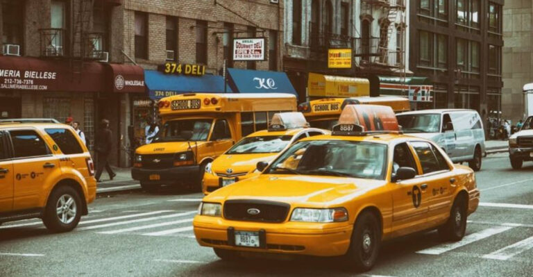 15 Different Models Of American Taxicabs (From Vintage To Modern Ones)