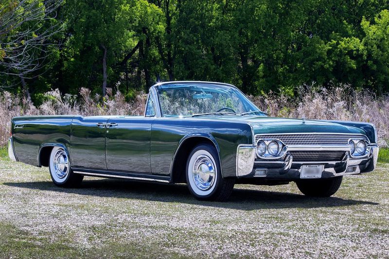 Lincoln Continental Convertible: The Presidential Giant