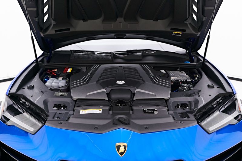 Lamborghini Urus Twin-Turbo V8 - 657 HP
