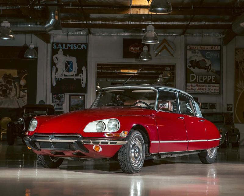 Citroën DS: French Floating Fantasy