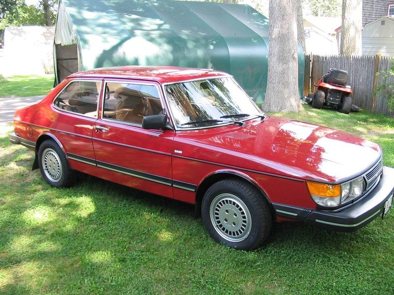Massachusetts – 1985 Saab 900 Turbo