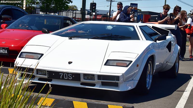 Lamborghini Countach: Bedroom Wall Hero