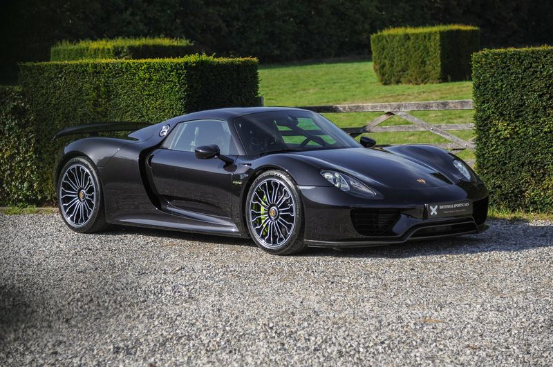 Porsche 918 Spyder: Hybrid Hypercar Wizardry
