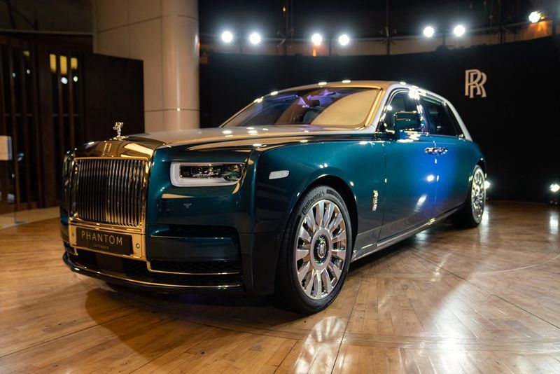 Phantom Iridescent Opulence: Feathered Fantasy
