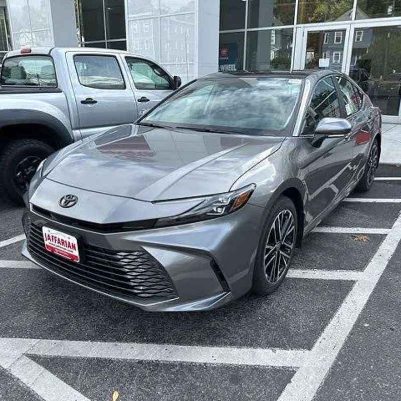 Toyota Camry XLE Hybrid