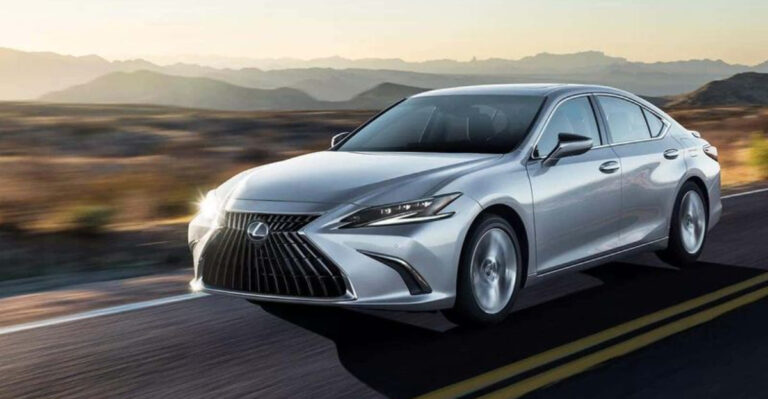 Top 10 Comfortable and Stylish Cars Retirees Are Driving in Florida and Arizona in 2025