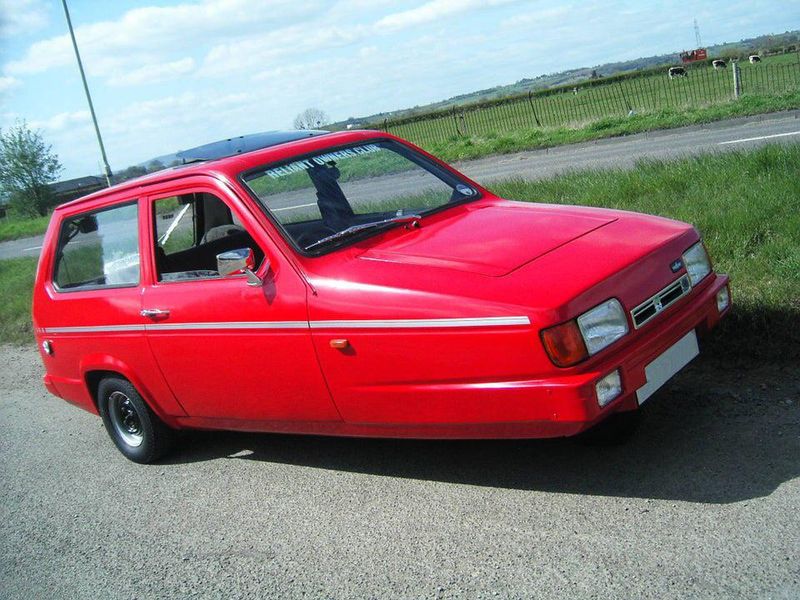 Reliant Robin: The Three-Wheeled Tipover